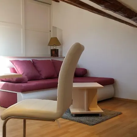 Family House Нерезине