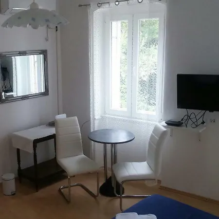 Family House Апартаменты Нерезине