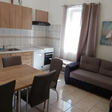 Family House Апартаменты Нерезине