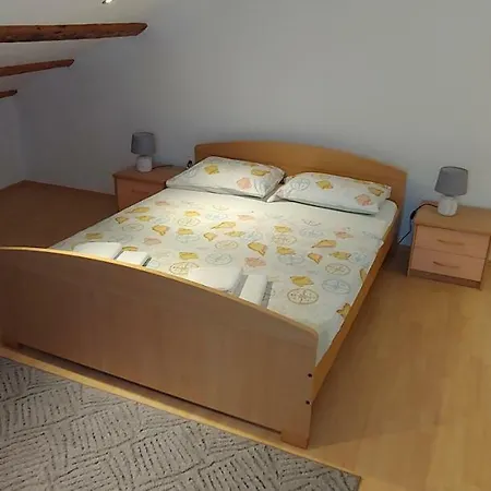 Family House Нерезине